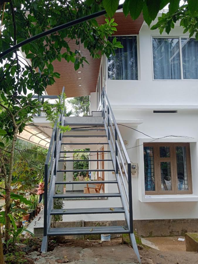 High Shine Homestay Meppādi Buitenkant foto